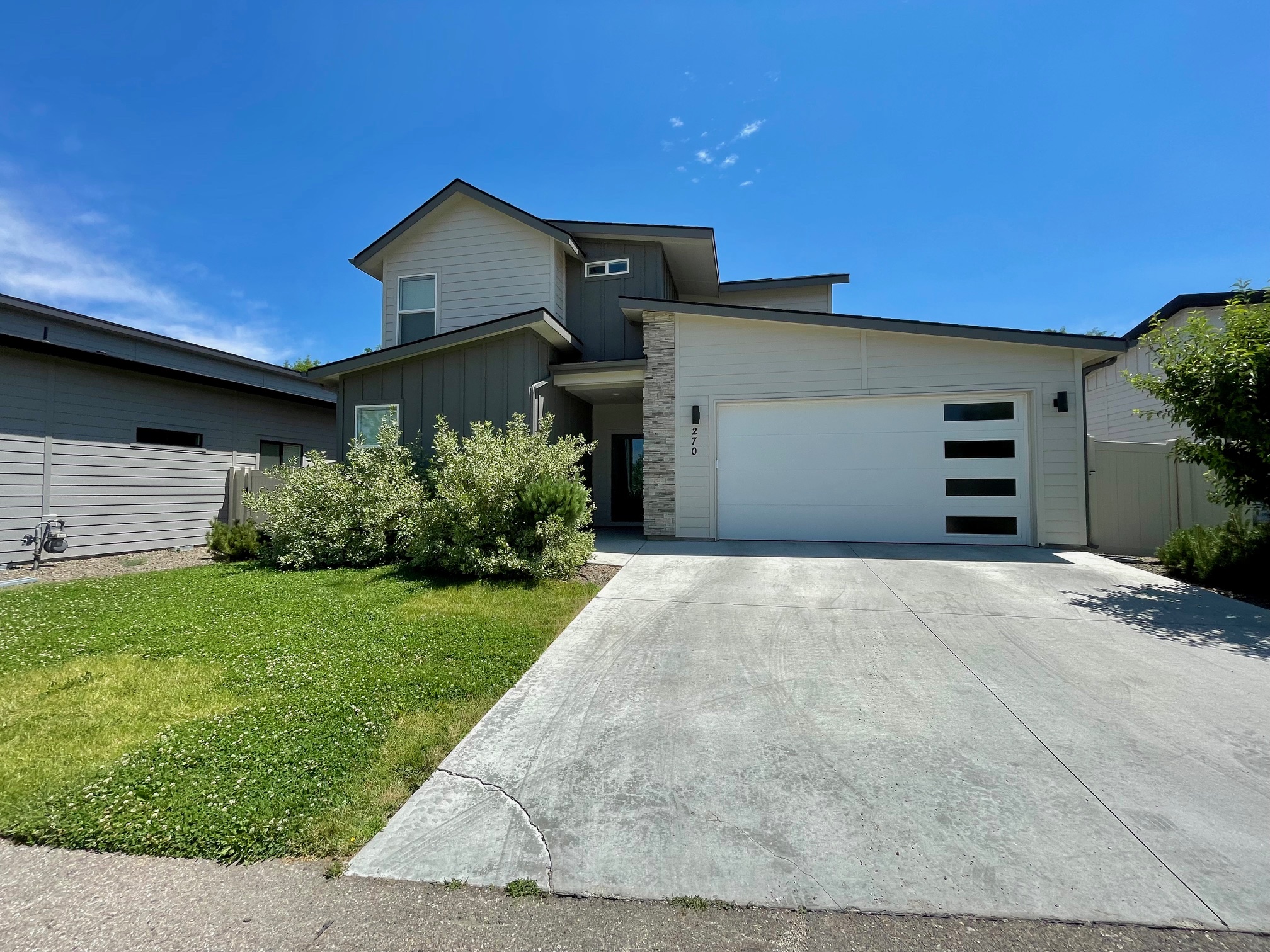 270 East Rosalyn Drive